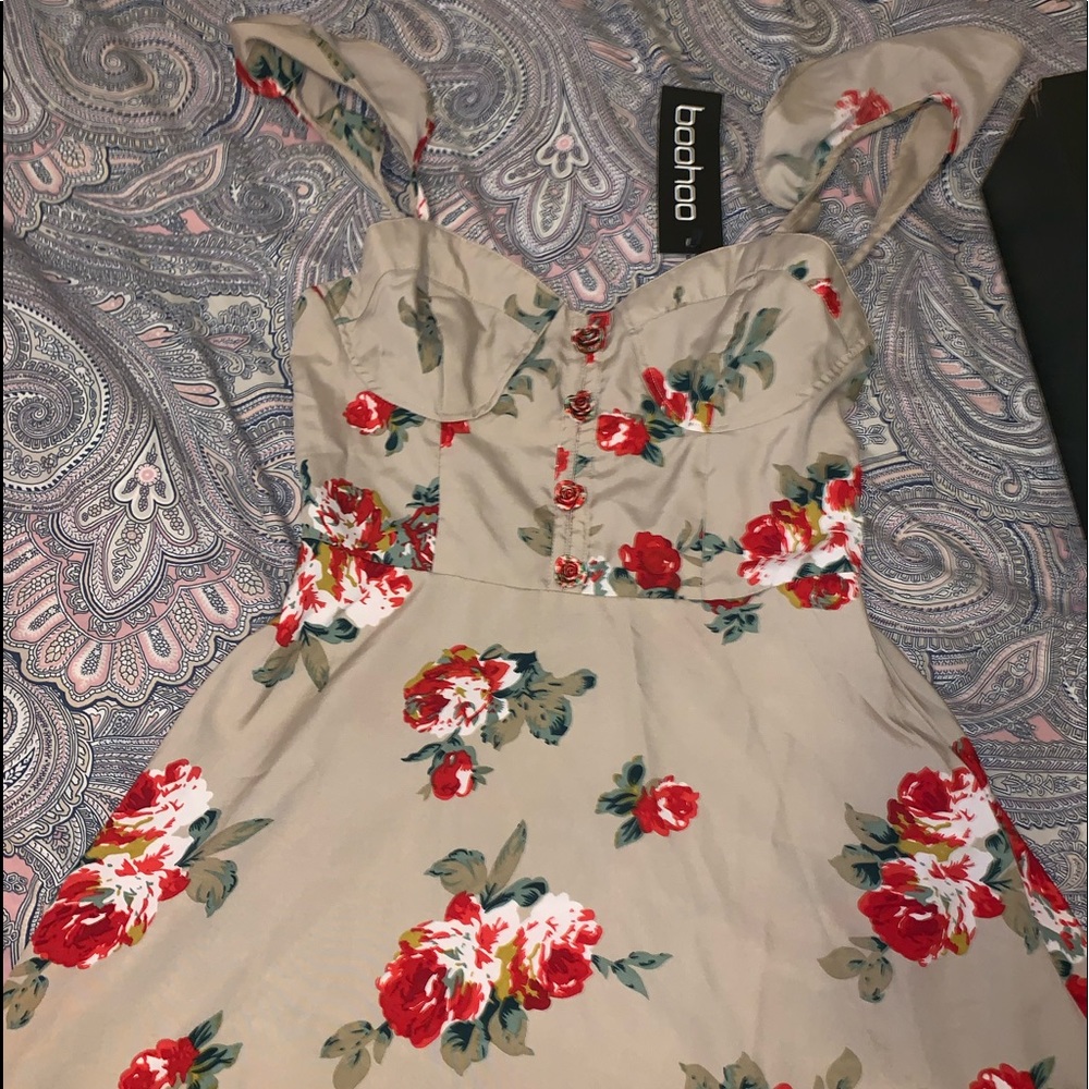 New floral dress with rose buttons